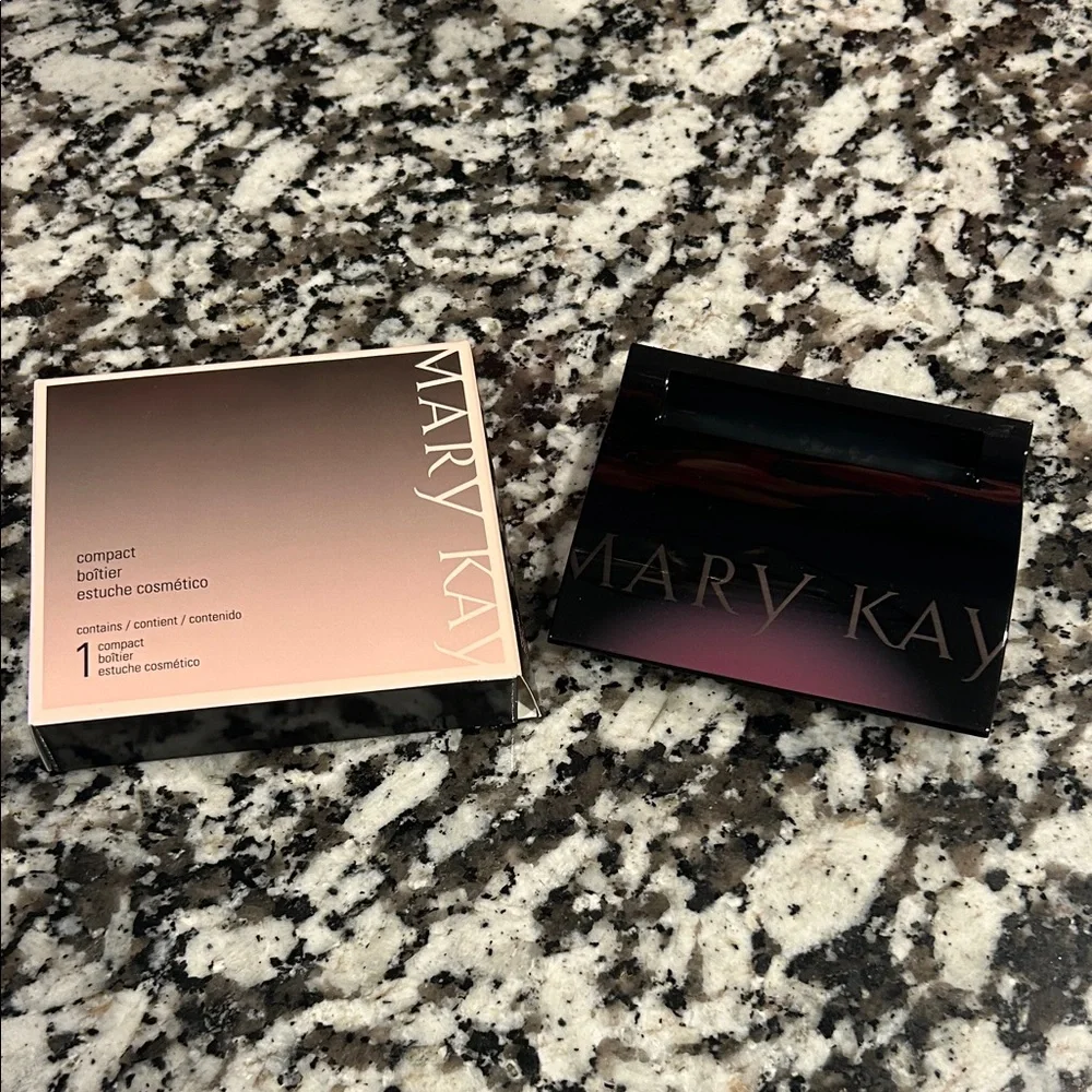 Mary Kay Compact Makeup Case - Blush Holder